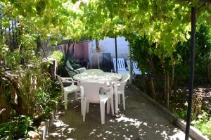 a table and chairs in a garden under a tree at Morbey's Chalet in Sintra