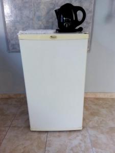 a black kettle sitting on top of a white refrigerator at LUPITA CENTRO 1 in General Roca