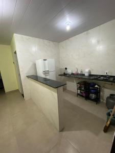 a kitchen with a counter top in a room at loft 2 sitio do barrigudinho in Saquarema