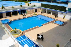 Bazén v ubytování Hotel Royal Elim International nebo v jeho okolí