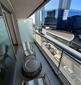 a balcony with a toilet and chairs and a city at Studio Moderno Amoblado en Puerto Madero in Buenos Aires