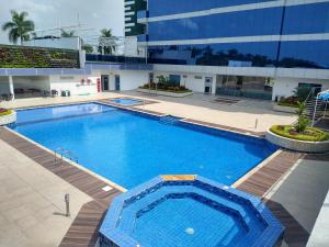 Bazén v ubytování Hotel Royal Elim International nebo v jeho okolí