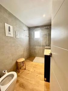 a bathroom with a toilet and a sink at Regimiento 2, center, new, quite, breakfast included, parking on request, RG in Málaga