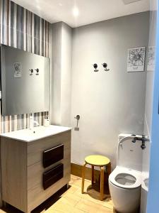 a bathroom with a toilet and a sink at Regimiento 2, center, new, quite, breakfast included, parking on request, RG in Málaga