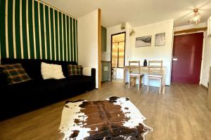 Posedenie v ubytovaní The Edelweiss- Renovated studio for 4 people!