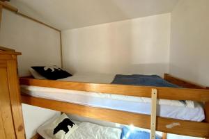Posteľ alebo postele v izbe v ubytovaní The Edelweiss- Renovated studio for 4 people!
