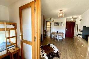 Kuchyňa alebo kuchynka v ubytovaní The Edelweiss- Renovated studio for 4 people!