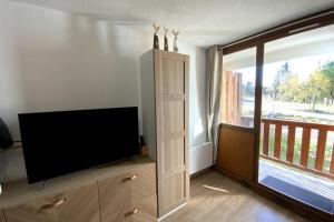 Posteľ alebo postele v izbe v ubytovaní The Edelweiss- Renovated studio for 4 people!