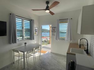 a kitchen with a table and a ceiling fan at El Balcón de Luly in Culebra