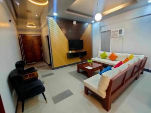 TV a/nebo společenská místnost v ubytování SANDS Hotel Nasugbu