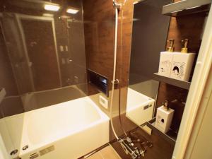 Ένα μπάνιο στο Ninja House Japanese-style Hotel