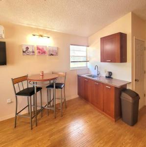 a kitchen with a table and chairs in a room at Comfy studio in Sarasota in Sarasota