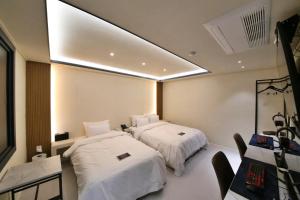 Postel nebo postele na pokoji v ubytování Hotel141