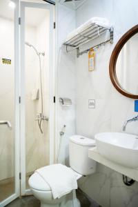 Baðherbergi á Front One Hotel Sragen