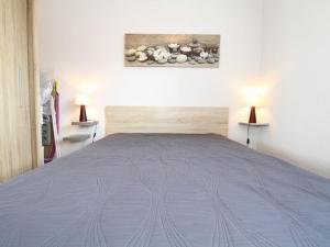 a large bed in a room with two lamps at Appartement T2 avec clim, parking et wifi - Balaruc-les-Bains - FR-1-553-241 in Balaruc-les-Bains