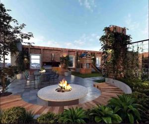 einen Hinterhof mit einer Feuerstelle und einer Terrasse in der Unterkunft Nuevo y Moderno apartamento en la atractiva Zona 4 in Guatemala