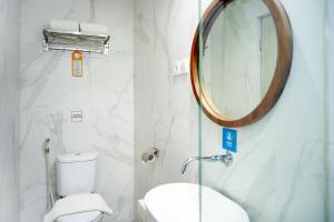 Baðherbergi á Front One Hotel Sragen