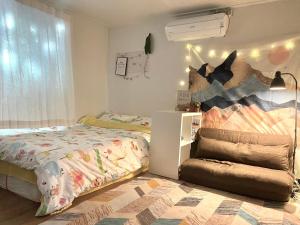Llit o llits en una habitació de Amazing room HONGDAE GUESTHOUSE