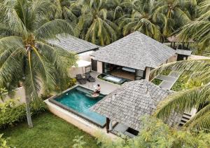 una vista aérea de una casa con piscina en Sheraton Hua Hin Pranburi Villas, en Pran Buri