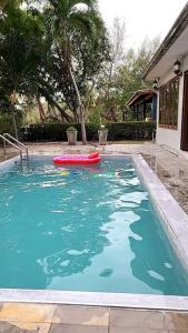 Bazén v ubytování Rock Garden Beach D19 Pool Villa nebo v jeho okolí