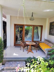 Posezení v ubytování Mandia Bungalows