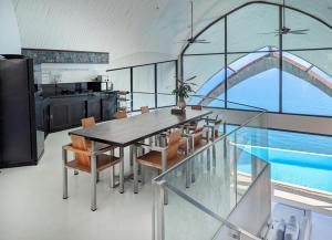 Küche/Küchenzeile in der Unterkunft Moonshadow - Multiple Award Winning Villa in Chaweng Noi