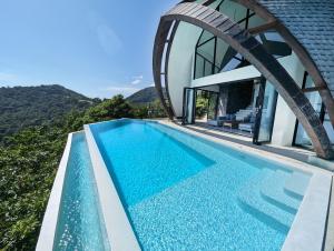 Bazén v ubytování Moonshadow - Multiple Award Winning Villa in Chaweng Noi nebo v jeho okolí