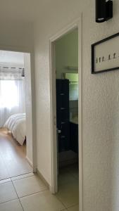 a bedroom with a bed and a door to a bathroom at Edelweiss de Vallouise-Pelvoux, 52m2 in Pelvoux