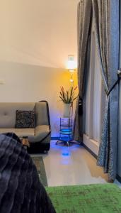 Area tempat duduk di Farastha Homestay +3 foto