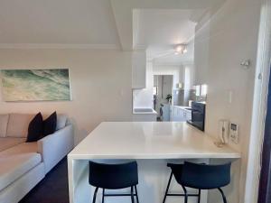 Gallery image of 2BR APARTMENT W/ SPACIOUS PRIVATE BACKYARD IN HEART IF CRONULLA in Cronulla