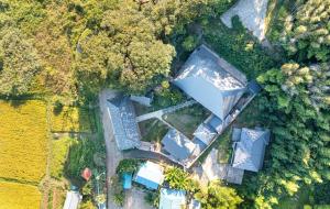 an overhead view of a house in the forest at 一宿一景一生縁-千葉県四街道店 in Yotsukaidō