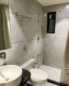 Koupelna v ubytování Hotel Sadanand Regency
