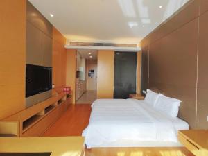 Postel nebo postele na pokoji v ubytování Snug Gaokong Jiangjing Hotel