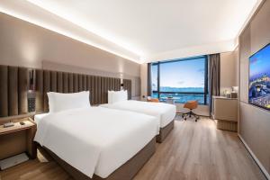 IntercityHotel Shanghai Hongqiao Airport - Free Minibar for First Night客房内的一张或多张床位
