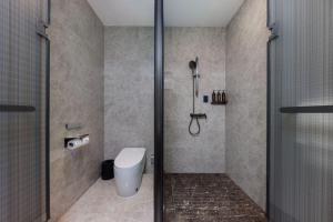 Vannituba majutusasutuses UrCove by Hyatt Foshan Downtown