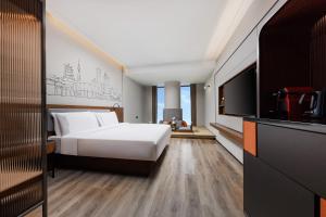 Voodi või voodid majutusasutuse UrCove by Hyatt Foshan Downtown toas