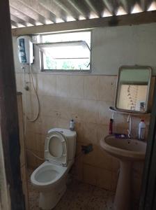 Ένα μπάνιο στο Sithu Villa