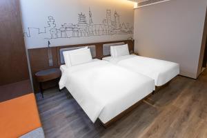 Voodi või voodid majutusasutuse UrCove by Hyatt Foshan Downtown toas
