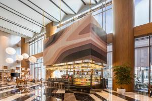 Restoran või mõni muu söögikoht majutusasutuses UrCove by Hyatt Foshan Downtown