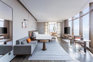 Televiisor ja/või meelelahutuskeskus majutusasutuses UrCove by Hyatt Foshan Downtown