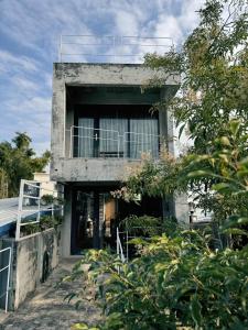 Το κτήριο όπου στεγάζεται  το δωμάτιο σε οικογενειακή κατοικία