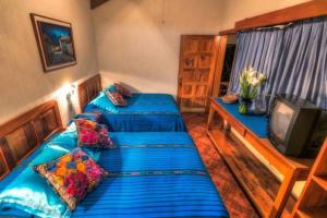 Un pat sau paturi într-o cameră la Posada De Los Volcanes