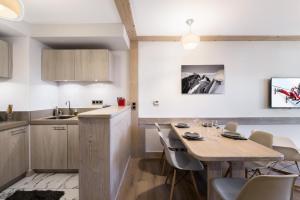 Кухня или мини-кухня в Résidence Carre Blanc - 2 Pièces pour 6 Personnes 424
