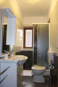 Phòng tắm tại Family apartments K&M +76 ảnh