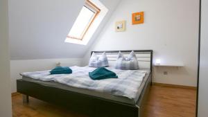 Postel nebo postele na pokoji v ubytování Dat blaue Huus - Am Tor zum Darß