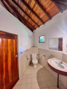 a bathroom with a toilet and a sink at Goyambokka Beach Retreat in Tangalle