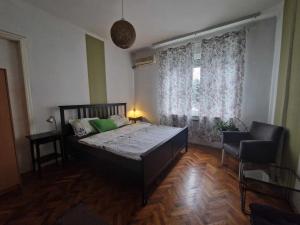 Voodi või voodid majutusasutuse Central Station Private Rooms toas