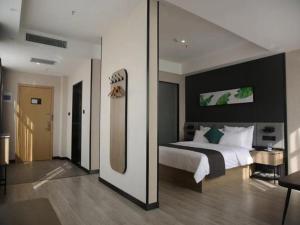 a bedroom with a large bed and a large mirror at Thank Inn Chain Yulin Yuyang Jinsha Road in Yulin