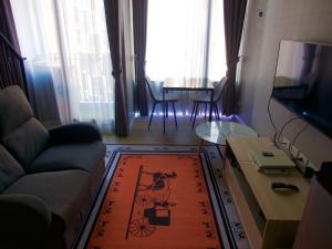 Posezení v ubytování Beautiful Condo Near Fashion Island-20 Minutes from Suvarnabhumi Airport (BKK) + 8 fotografií