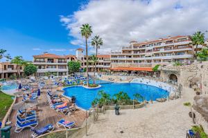 a resort with a swimming pool and a resort at Apartamento Atico con terraza, aire acondicionado y piscina climatizada in San Miguel de Abona